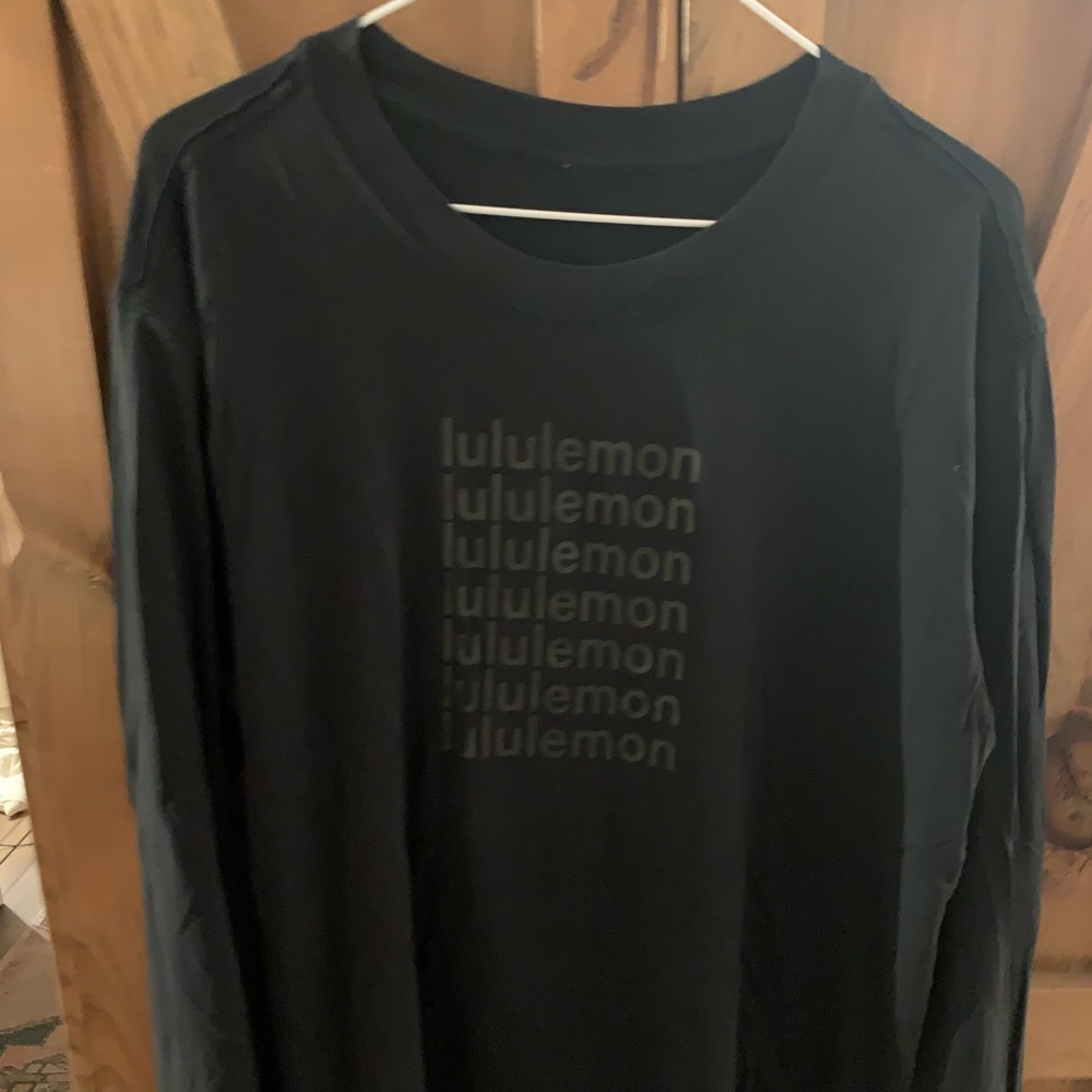 Lululemon long sleeve graphic